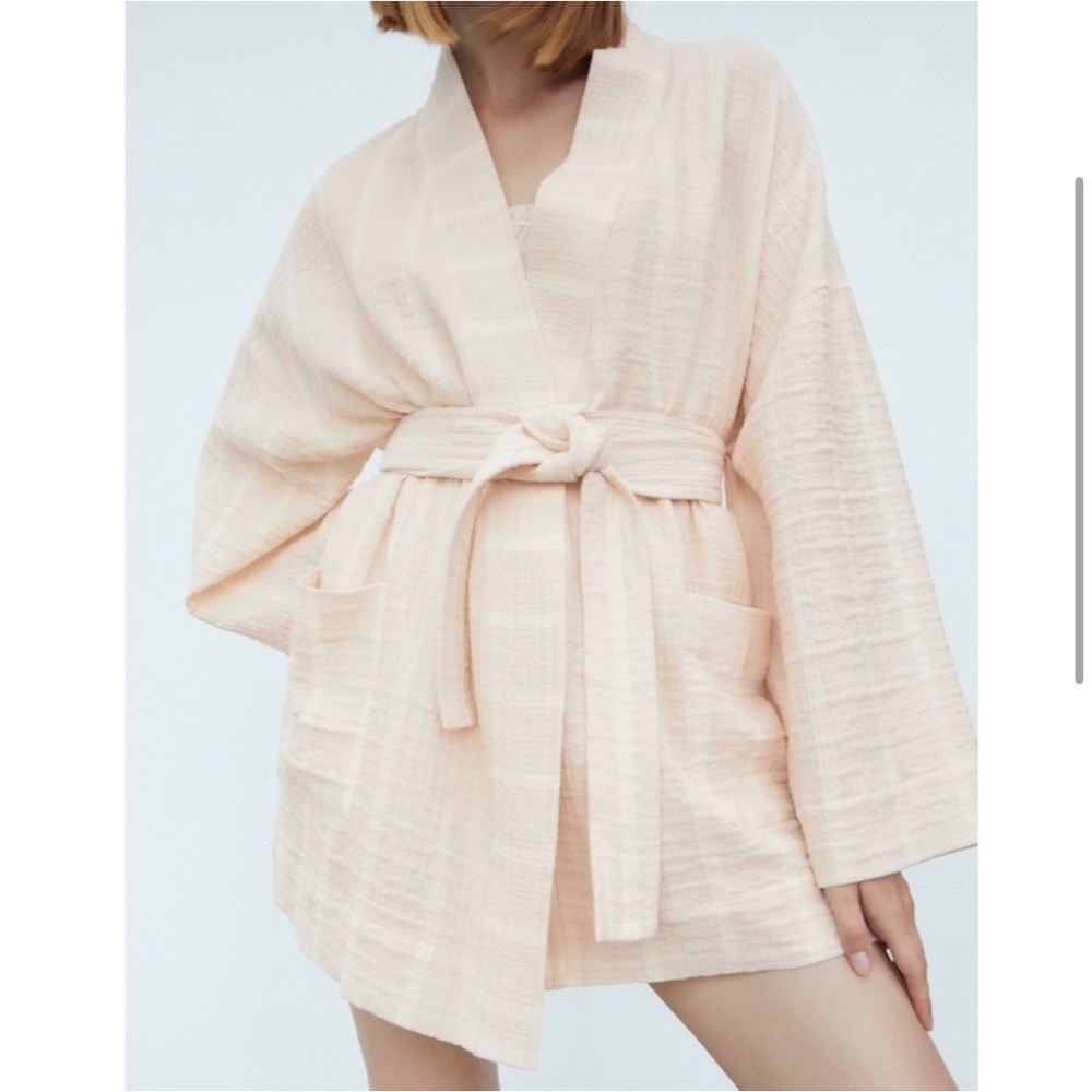 Zara| STRIPED TEXTURED KIMONO